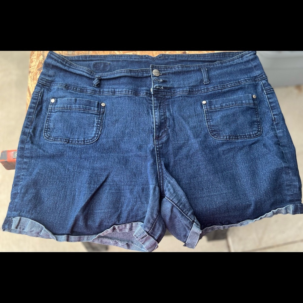 Womens Reign jean shorts. High waist.